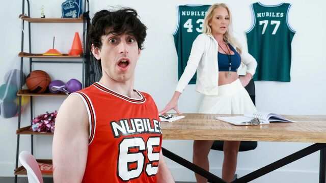 A young athlete enjoyed blowjob and sex with an experienced trainer