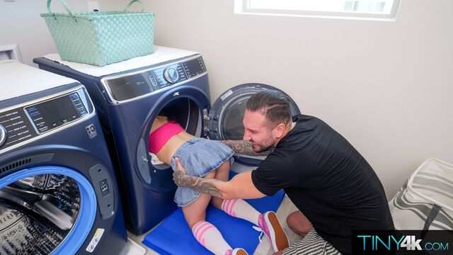 Сводная сестрица с упругой большой жопой была оттрахана братом