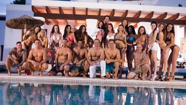 A crowd of hot girls are ready to give blowjobs and fuck in group porn